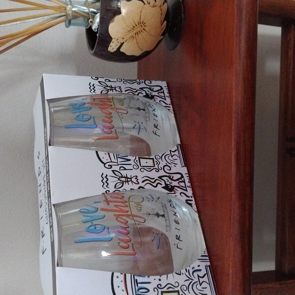 F•R•I•E•N•D•S Stemless Wine Glass Set - Picture 5 of 7
